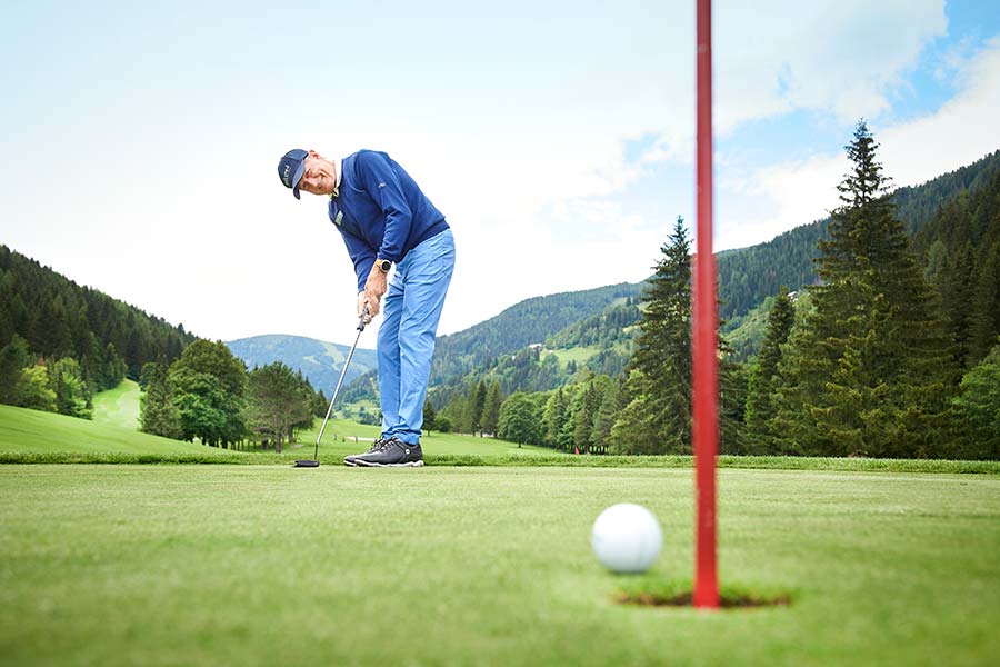 Franz Klammer hits his golf ball into the hole during his golf holiday in Bad Kleinkirchheim